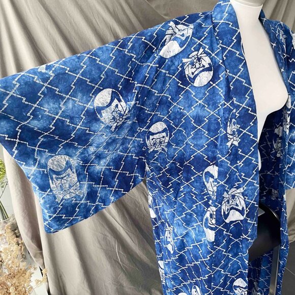 Vintage Daruma Doll Print Kimono: Retro Japanese Cotton Robe - Picture 5 of 7